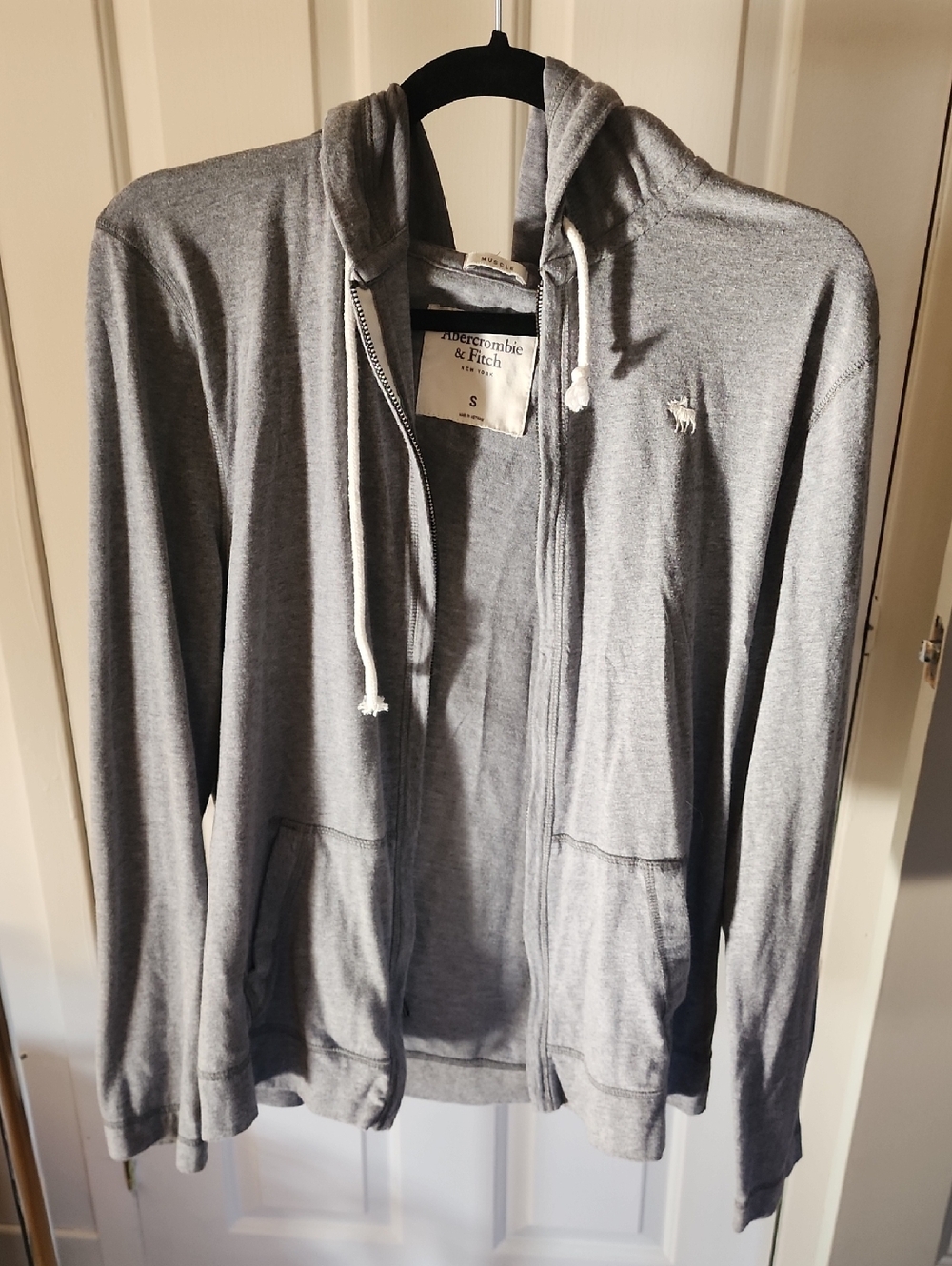 Abercrombie & Fitch Men's Light Gray Zip-Up Hoodie